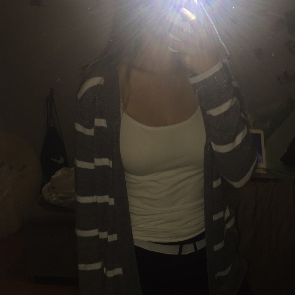 Stripped white and grey cardigan with pockets